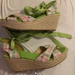 tommy hilfiger straw wedges